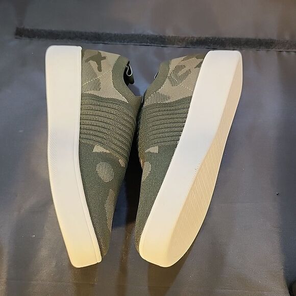 BRAND NEW STEVE MADDEN BEALE CAMOFLAGE SLIP-ON SNEAKER - Picture 13 of 15